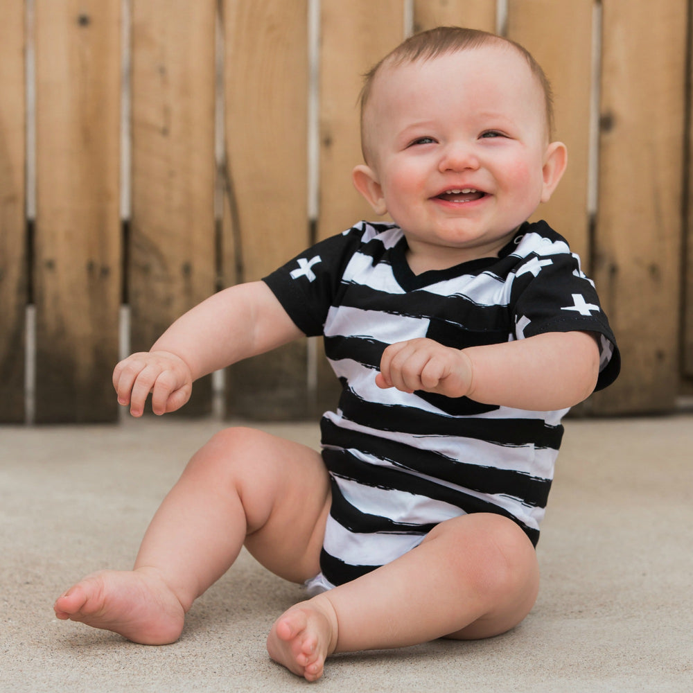 So stylish! So hip! This V-neck matching bodysuit and Tee is the perfect set for your budding fashion stars. We love matching brothers, cousins and besties! This is perfect for the upcoming nice weather and great for vacation getaways.